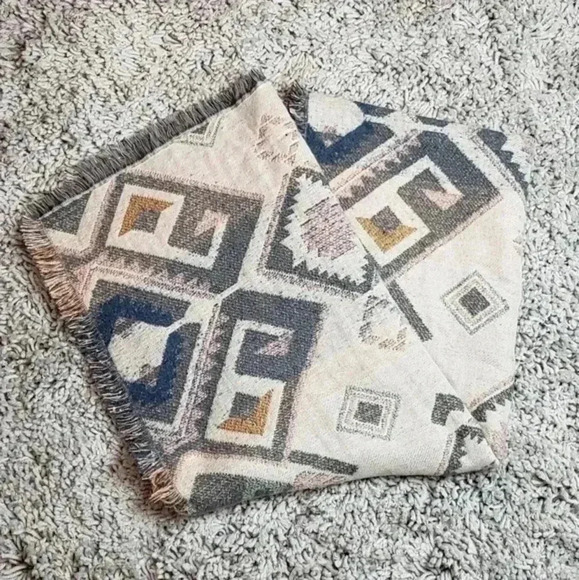 THICK BLANKET SCARF - Picture 2 of 4